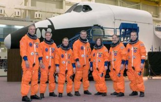 astronauts-orange-spacesuits-100602-02