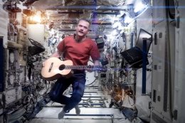 chris hadfield bowie cover