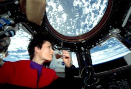 Sam Cristoforetti drinks coffee in space.