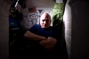 scott kelly folding arms