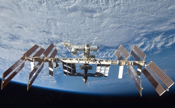 How many astronauts are on the ISS?